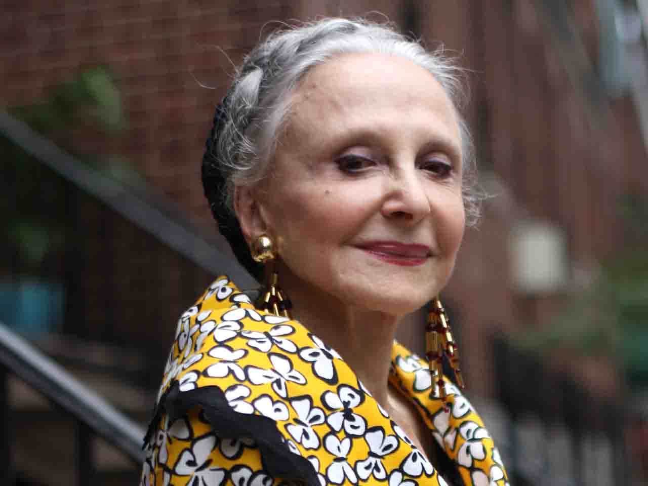 Here is How You can Rock your Makeup for Women Over 50